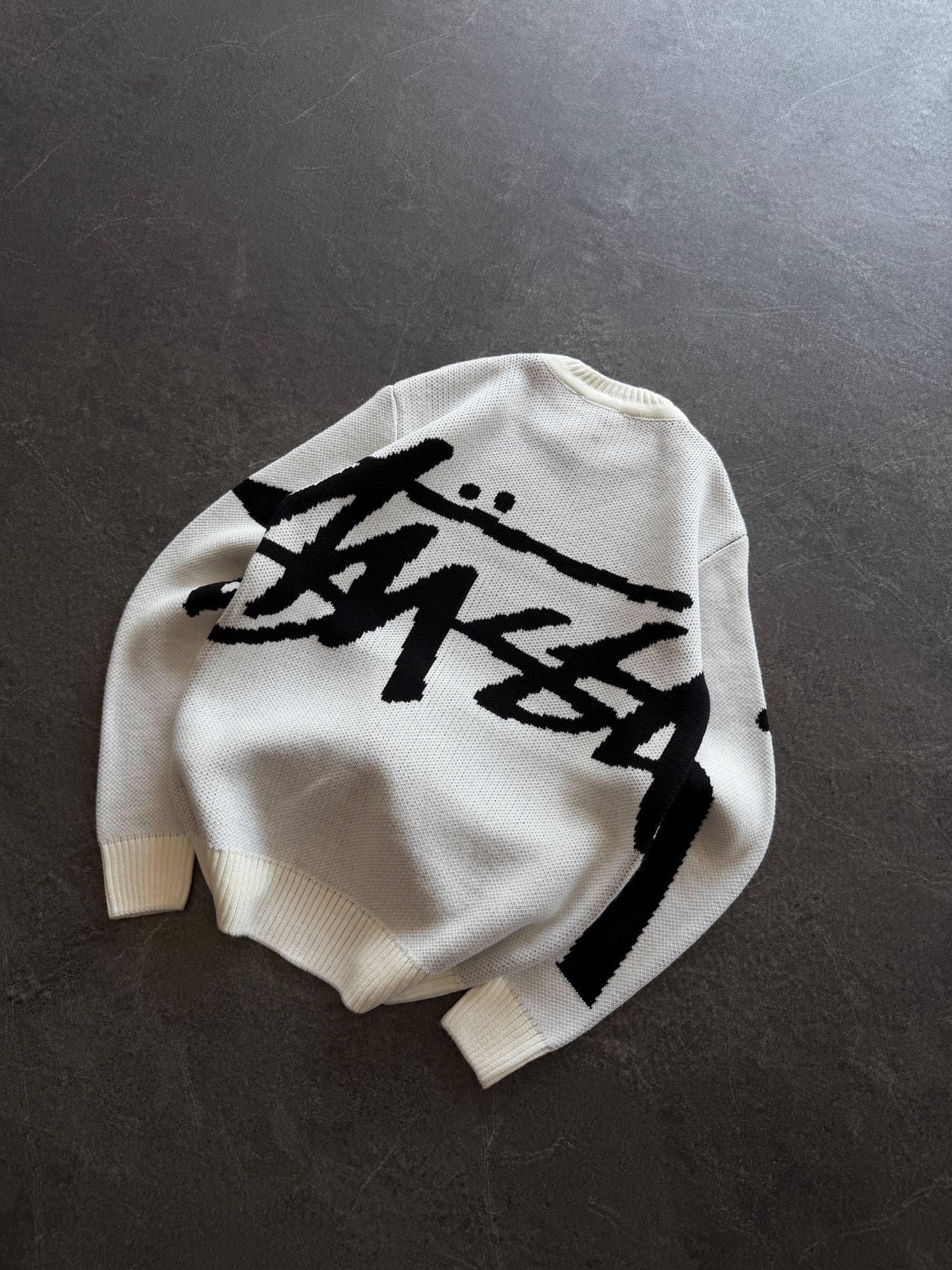 Pull  lain stussy
